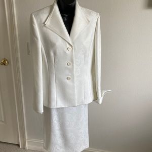 🚨BRAND NEW🚨 Never Worn, LeSuit Ivory Skirt Suit Set